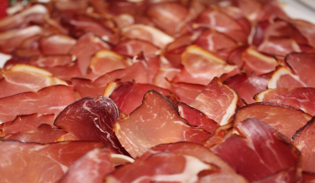 processed meat has high amounts of sodium and carcinogenic compounds